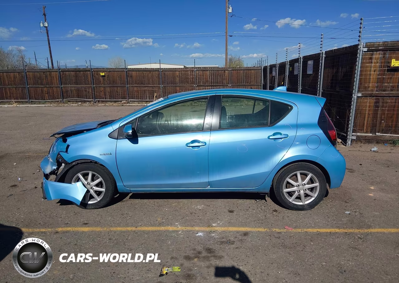 2016 Toyota Prius C Four-One-Persona Series-Three-Two VIN:JTDKDTB3XG1136033 - 15