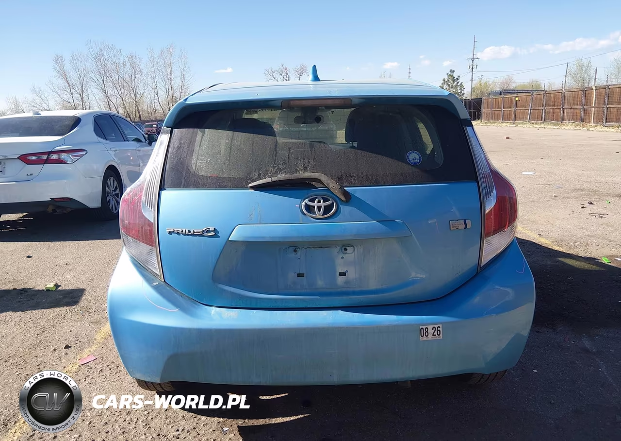 2016 Toyota Prius C Four-One-Persona Series-Three-Two VIN:JTDKDTB3XG1136033 - 17