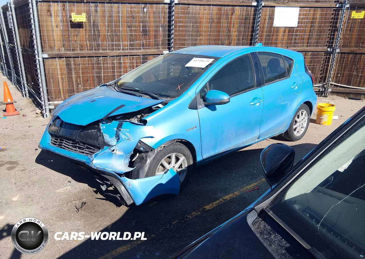 2016 Toyota Prius C Four-One-Persona Series-Three-Two VIN:JTDKDTB3XG1136033 - 2