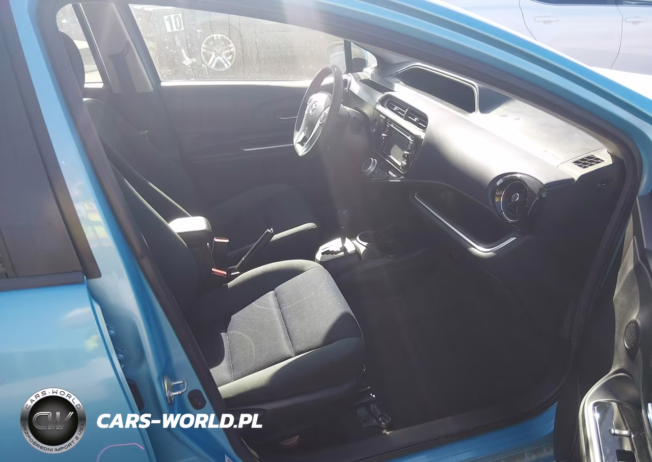 2016 Toyota Prius C Four-One-Persona Series-Three-Two VIN:JTDKDTB3XG1136033 - 5