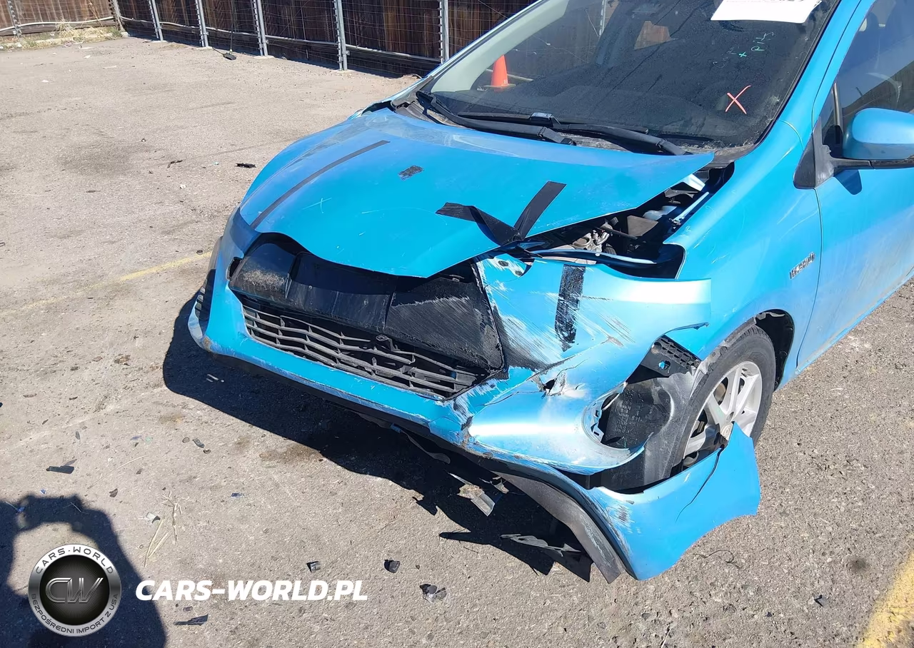 2016 Toyota Prius C Four-One-Persona Series-Three-Two VIN:JTDKDTB3XG1136033 - 6