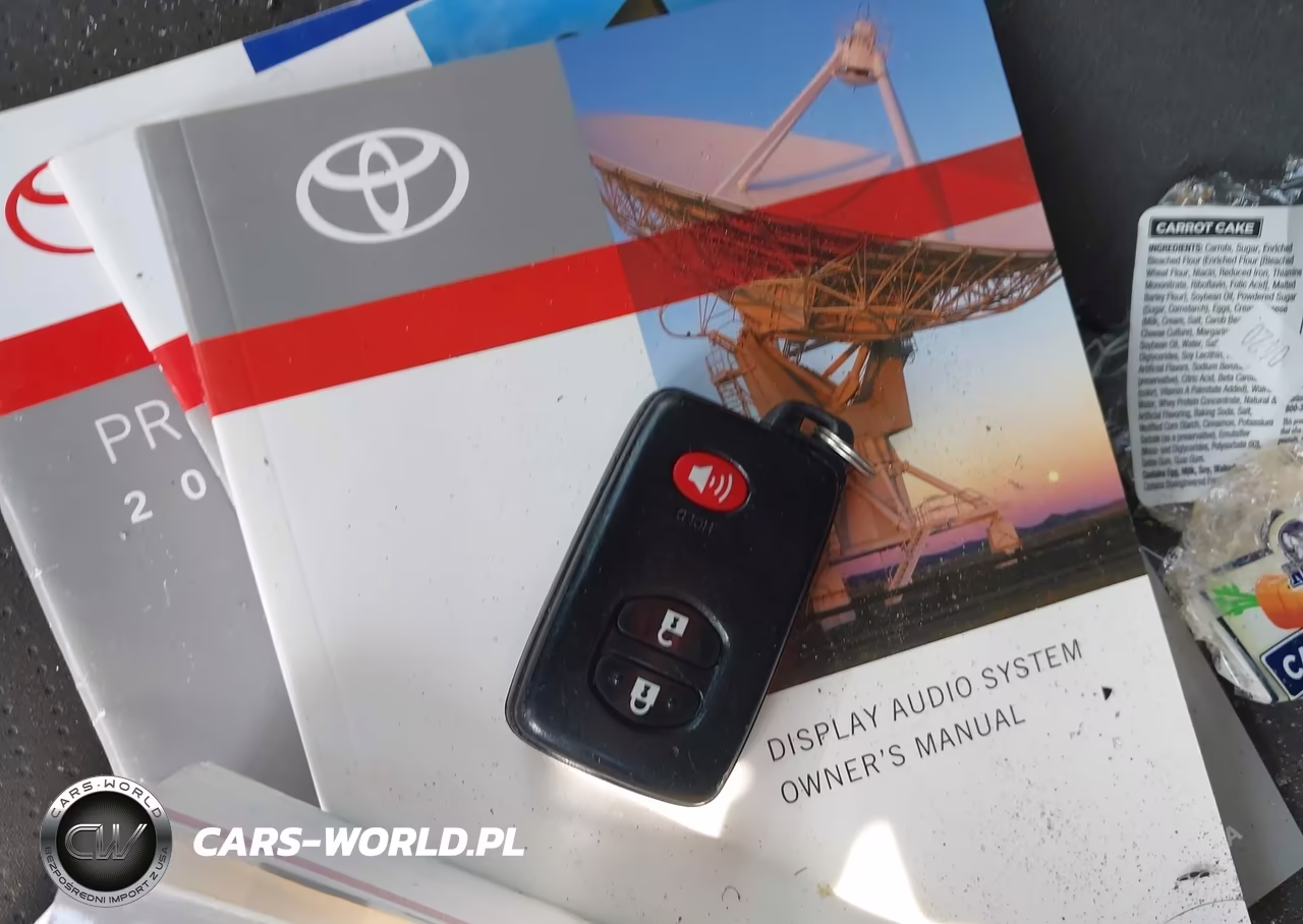 2015 Toyota Prius Two VIN:JTDKN3DUXF1982681 - 11