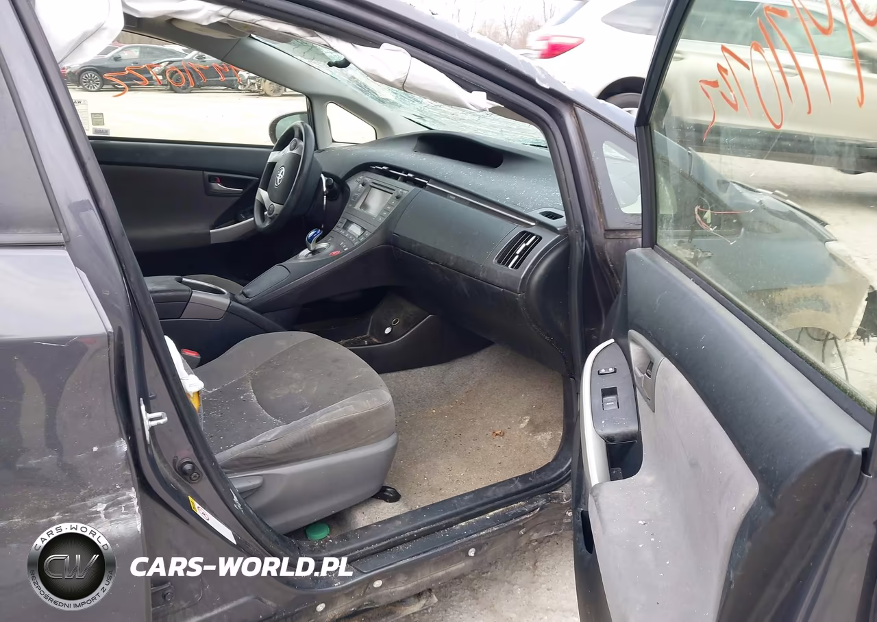 2015 Toyota Prius Two VIN:JTDKN3DUXF1982681 - 5