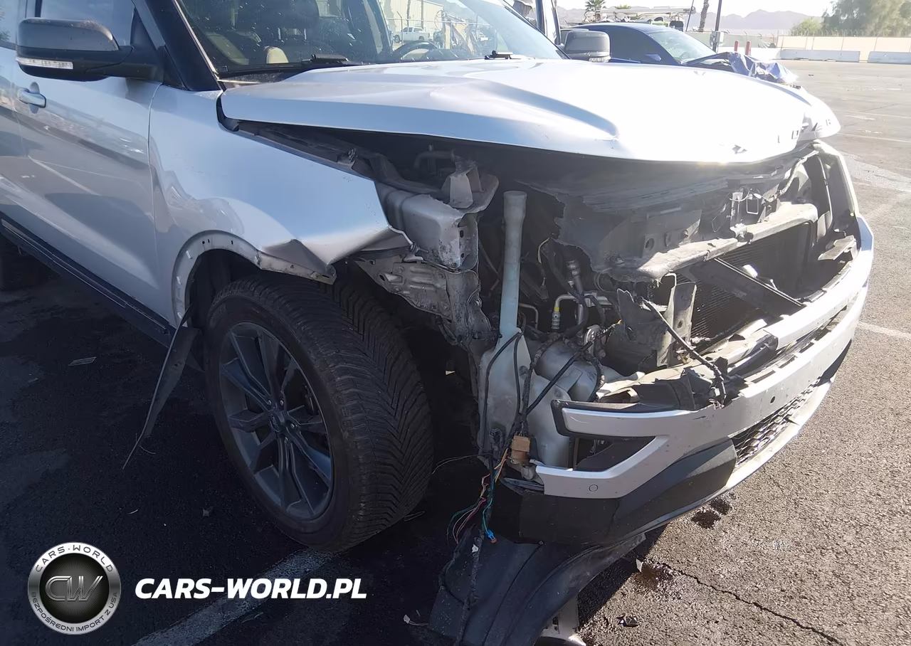 2017 Ford Explorer Xlt VIN:1FM5K7D89HGA27642 - 6