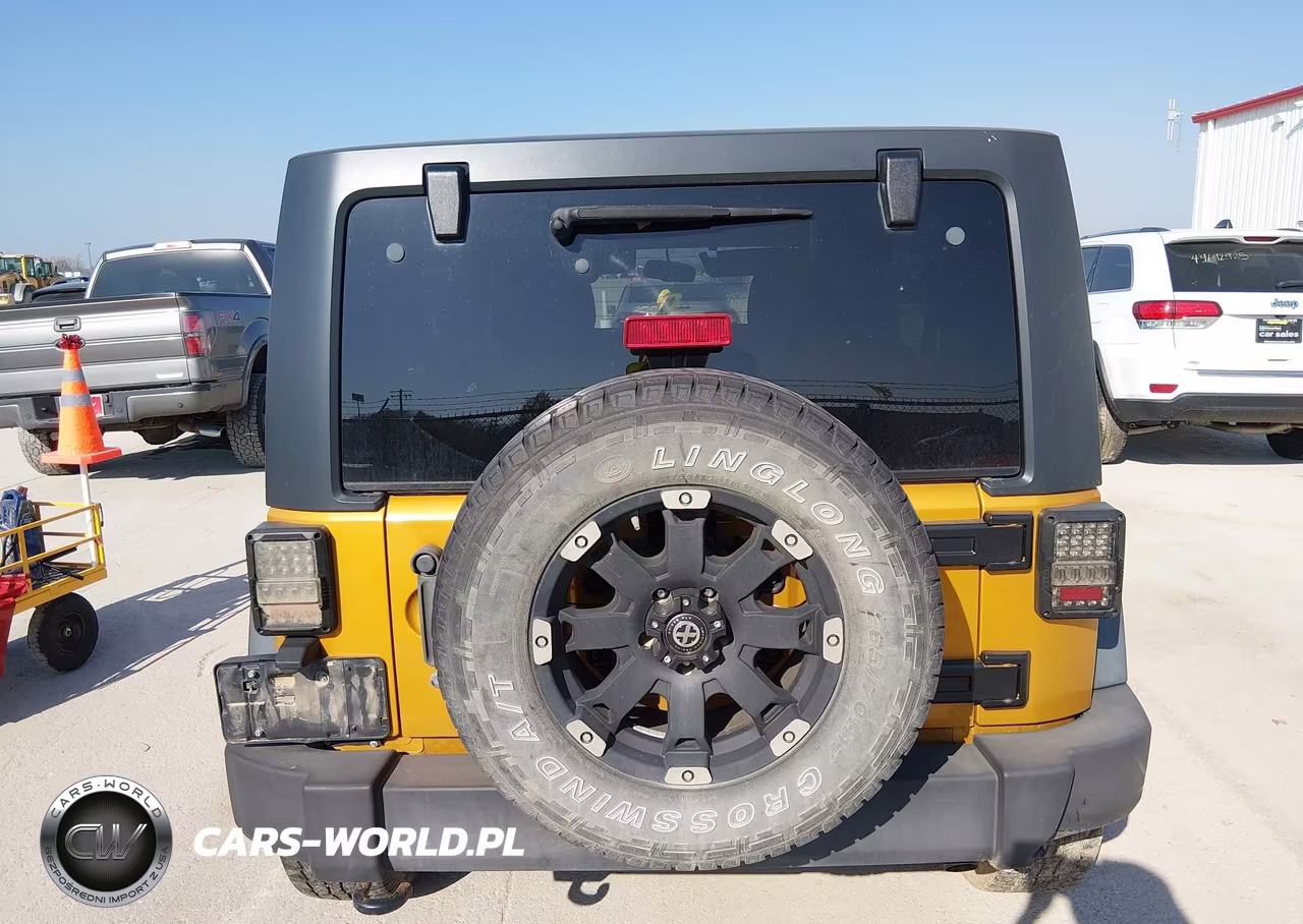 2014 Jeep Wrangler Unlimited Sport VIN:1C4BJWDG6EL318890 - 16