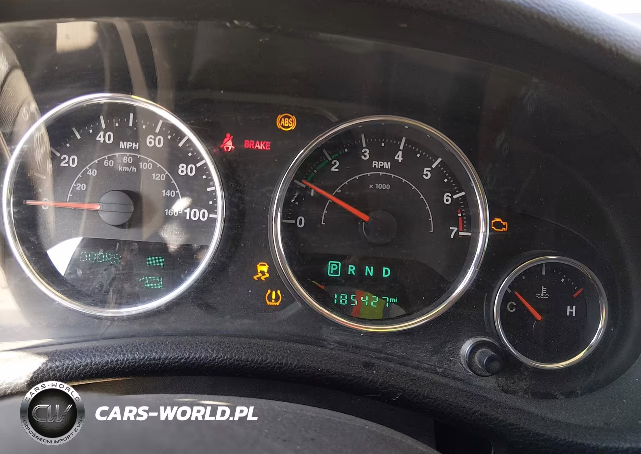 2014 Jeep Wrangler Unlimited Sport VIN:1C4BJWDG6EL318890 - 7