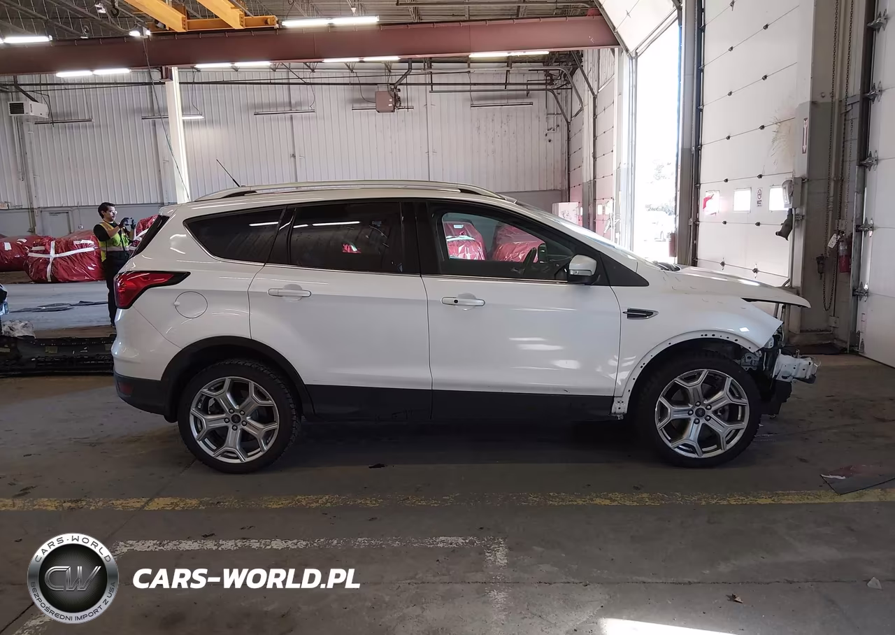 2019 Ford Escape Titanium VIN:1FMCU9J9XKUC29716 - 14