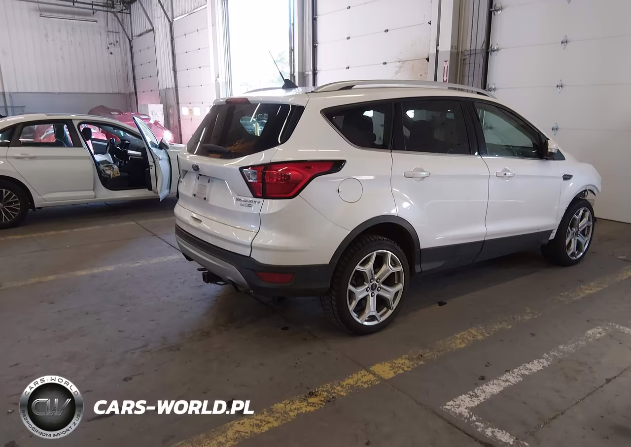 2019 Ford Escape Titanium VIN:1FMCU9J9XKUC29716 - 4