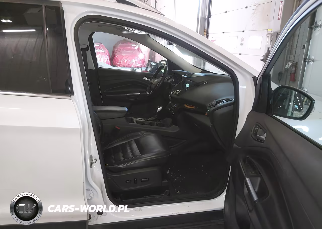 2019 Ford Escape Titanium VIN:1FMCU9J9XKUC29716 - 5