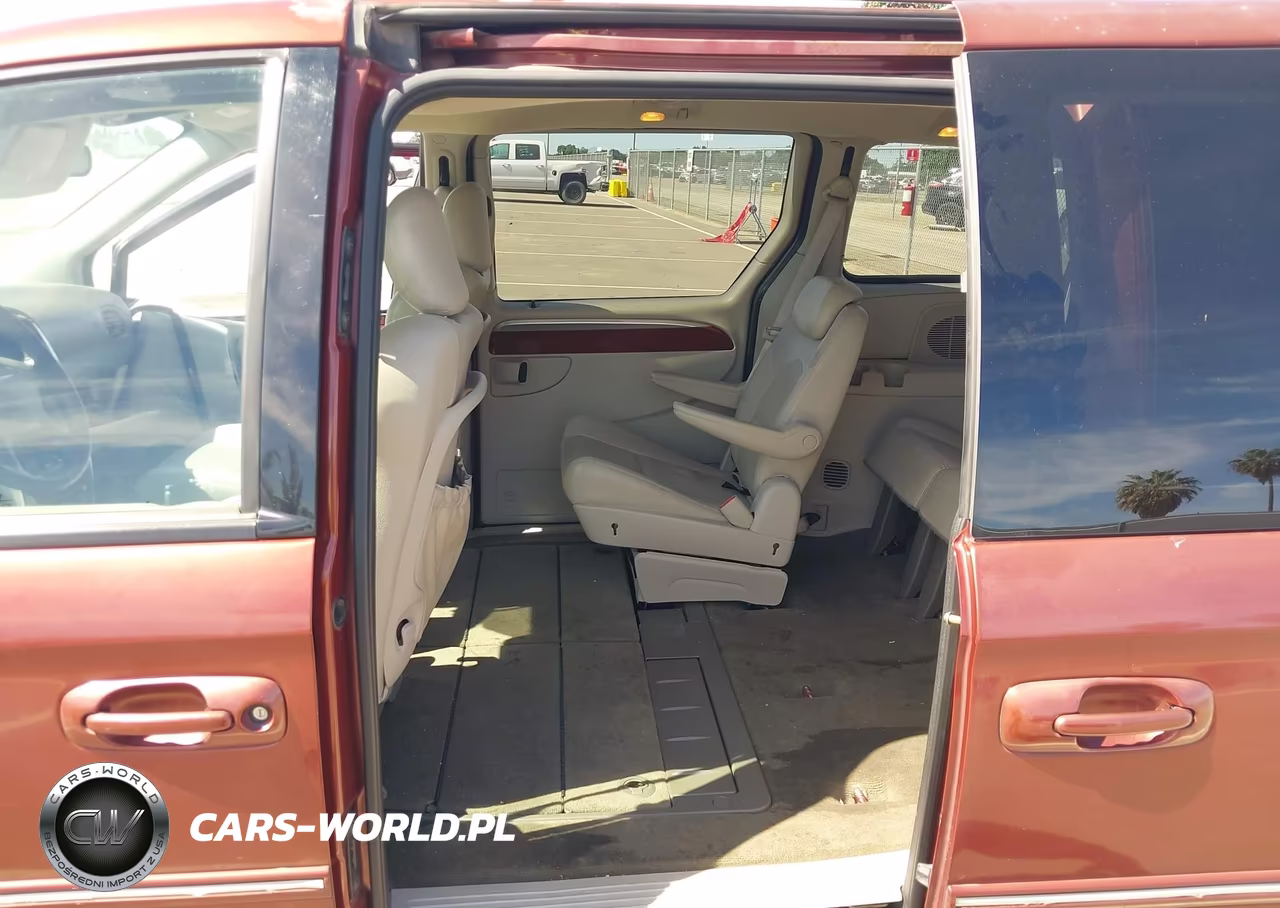 2007 Chrysler Town & Country Limited VIN:2A8GP64L77R144199 - 8