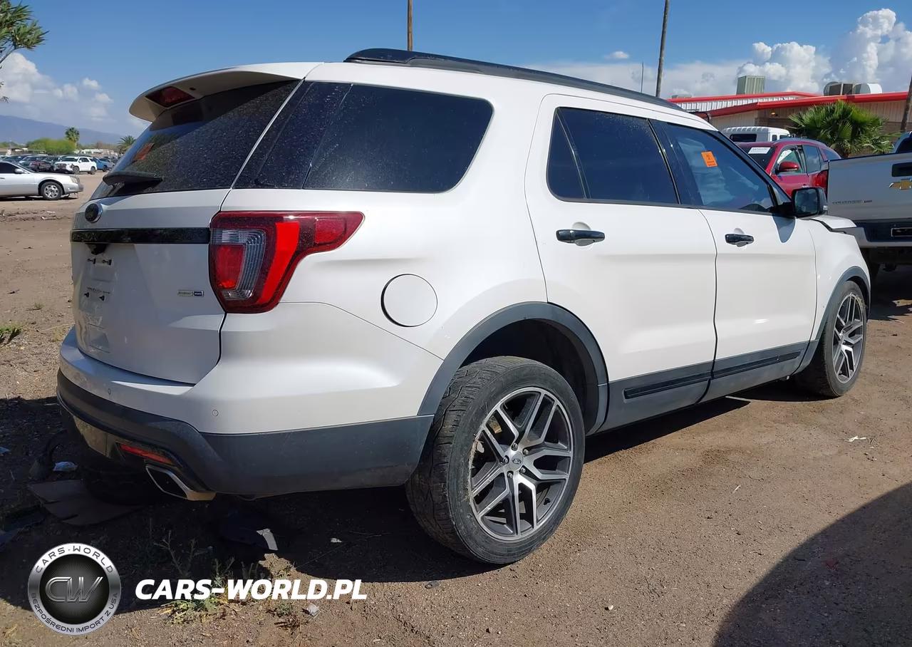 2016 Ford Explorer Sport VIN:1FM5K8GT8GGC47763 - 4