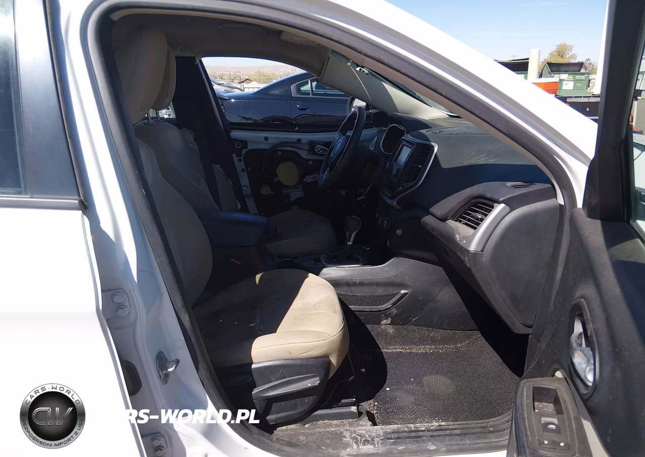 2015 Jeep Cherokee Sport VIN:1C4PJMAB0FW574719 - 5