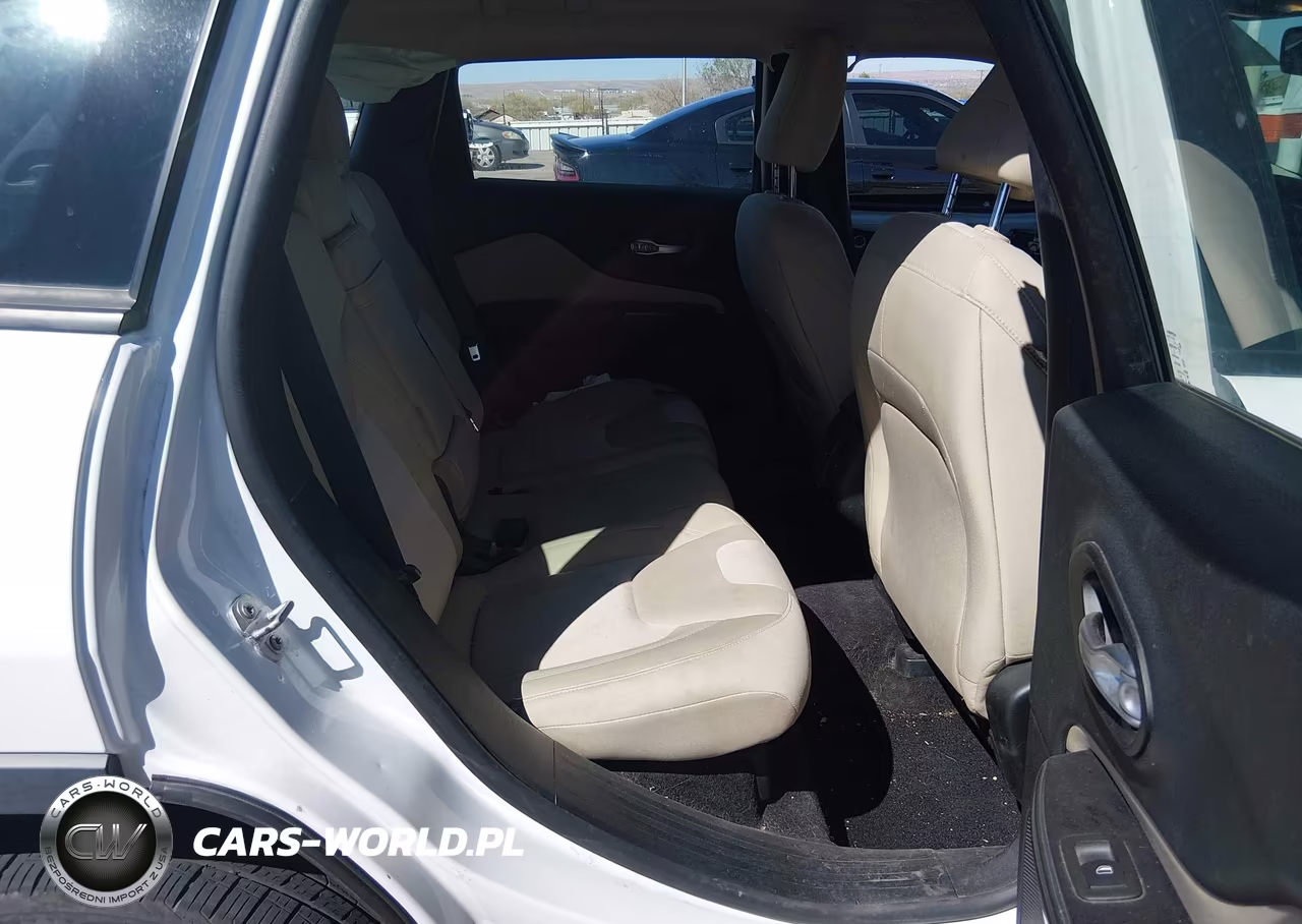 2015 Jeep Cherokee Sport VIN:1C4PJMAB0FW574719 - 8