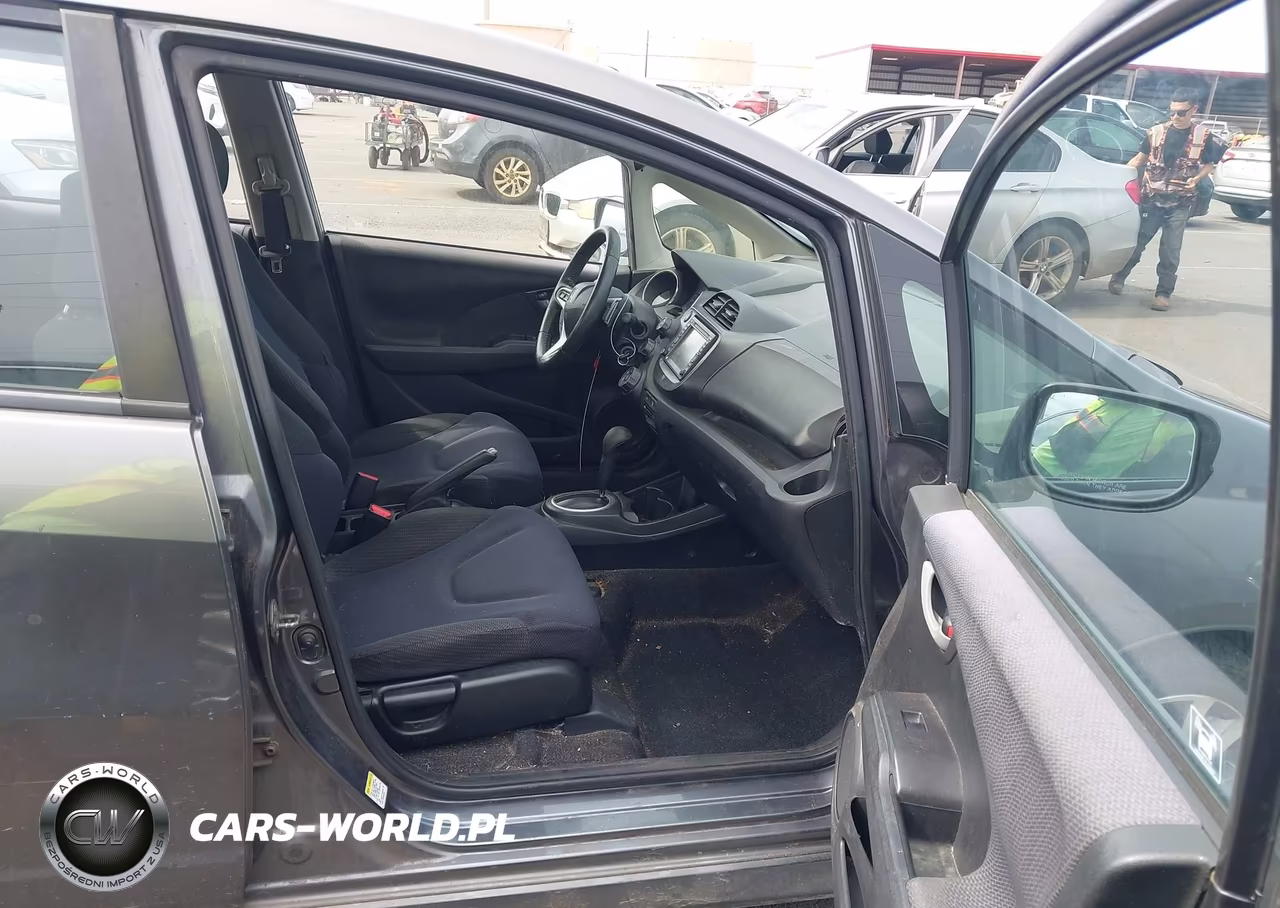 2012 Honda Fit Sport VIN:JHMGE8H66CC024554 - 5