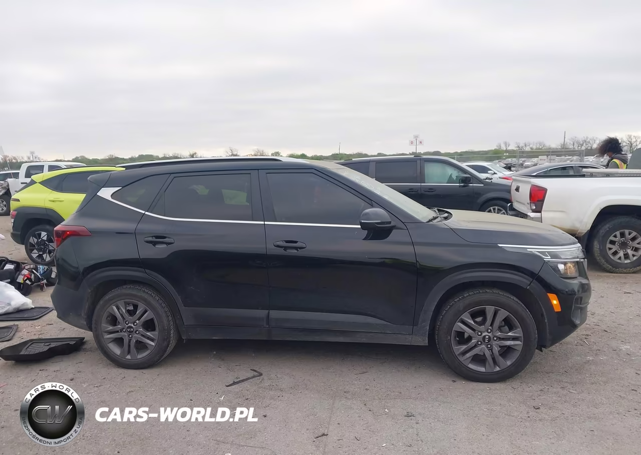 2021 Kia Seltos S VIN:KNDEU2AA8M7229696 - 13