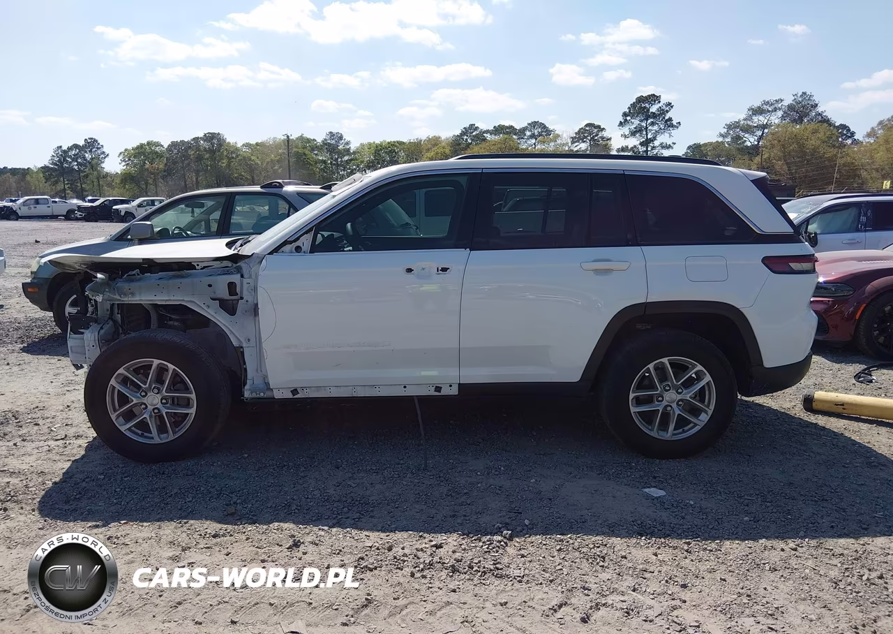 2025 Jeep Grand Cherokee Laredo X 4X2 VIN:1C4RJGAG0SC305993 - 15