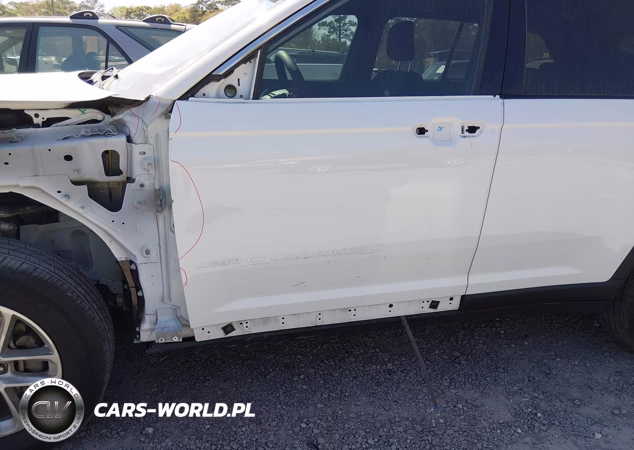 2025 Jeep Grand Cherokee Laredo X 4X2 VIN:1C4RJGAG0SC305993 - 19