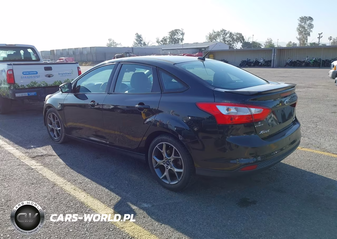 2014 Ford Focus Se VIN:1FADP3F2XEL439628 - 3