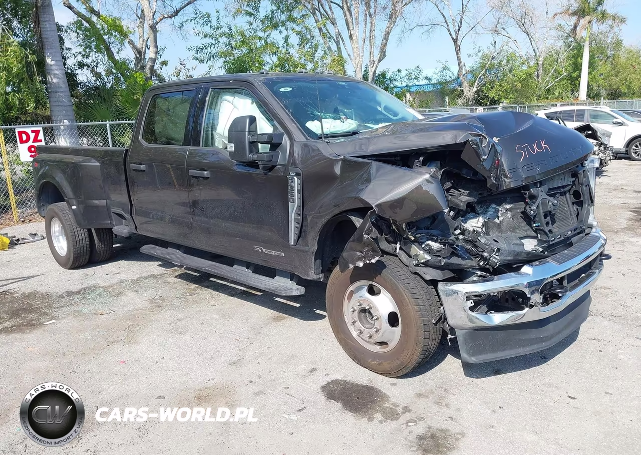2025 Ford F-350 Xlt