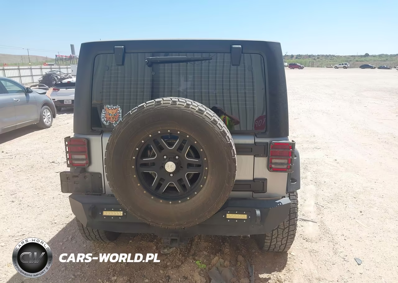 2017 Jeep Wrangler Unlimited Sport 4X4 VIN:1C4BJWDGXHL561087 - 16