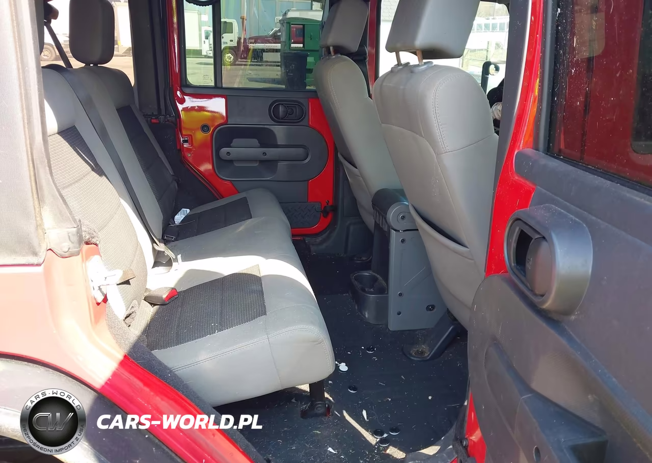 2010 Jeep Wrangler Unlimited Rubicon VIN:1J4BA6H11AL176989 - 8