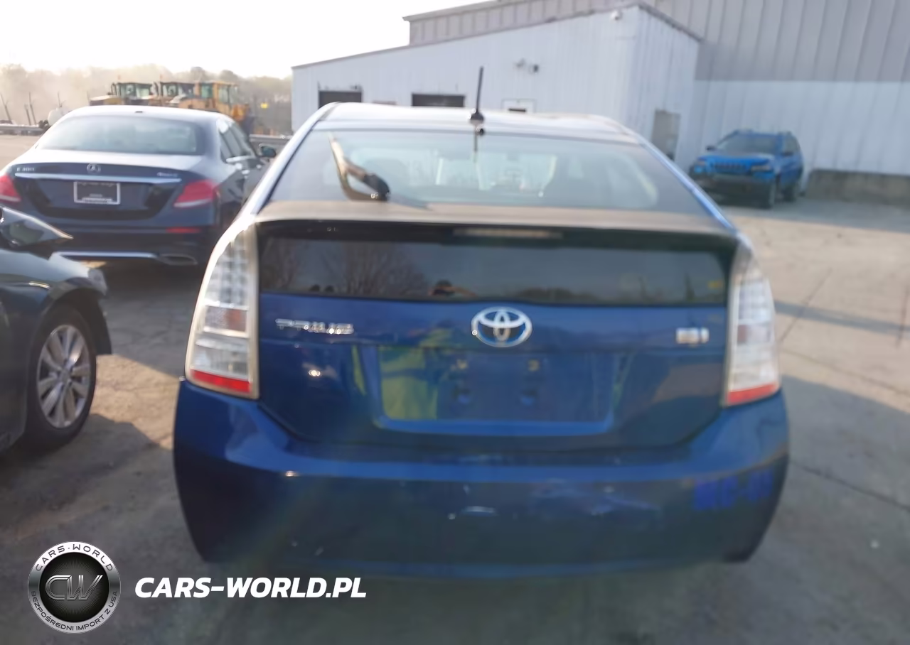 2011 Toyota Prius Two VIN:JTDKN3DUXB0267321 - 17