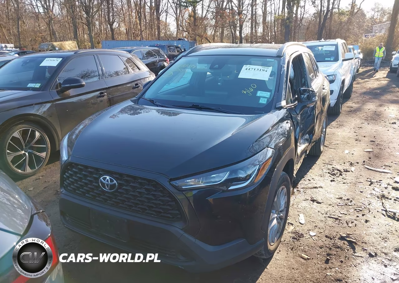 2022 Toyota Corolla Cross Le VIN:7MUCAABG6NV024632 - 12