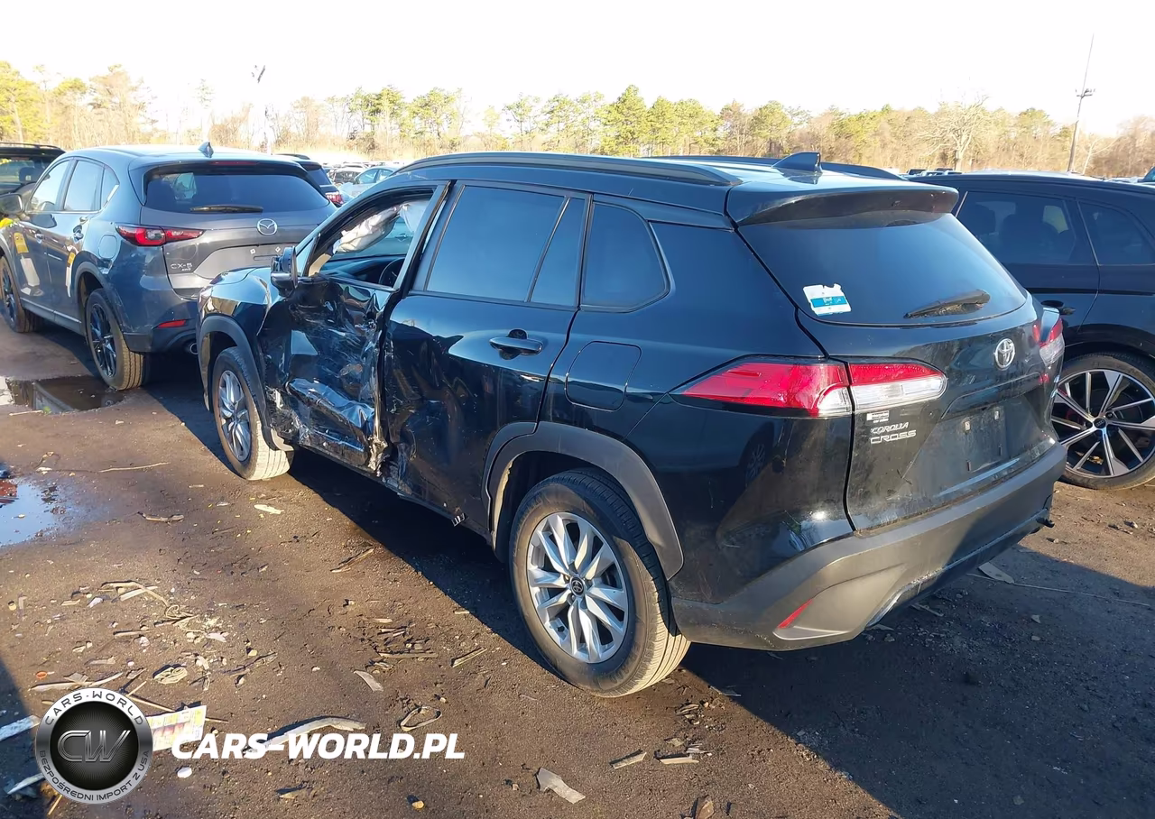 2022 Toyota Corolla Cross Le VIN:7MUCAABG6NV024632 - 3