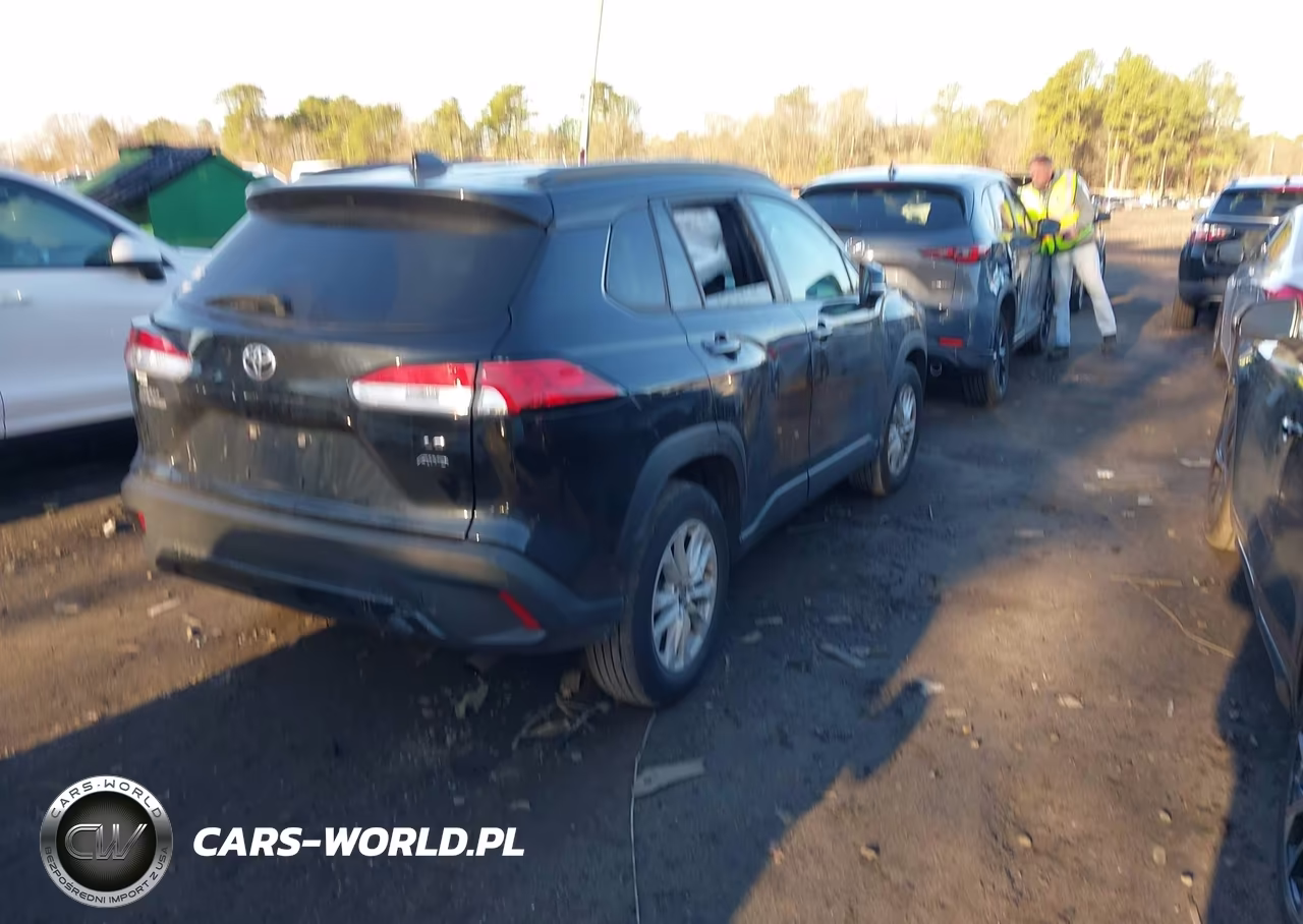 2022 Toyota Corolla Cross Le VIN:7MUCAABG6NV024632 - 4