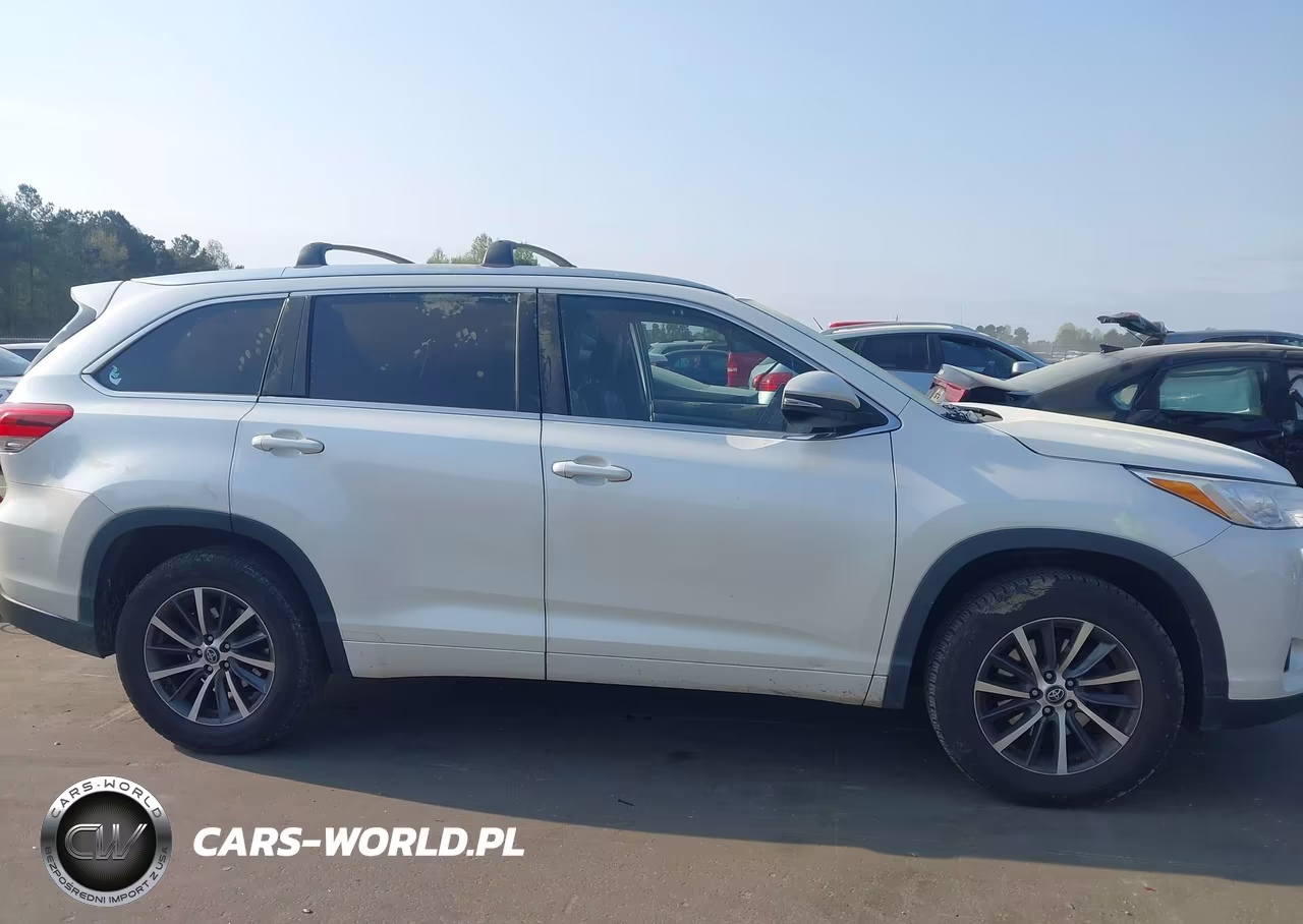 2017 Toyota Highlander Xle VIN:5TDKZRFHXHS188437 - 13