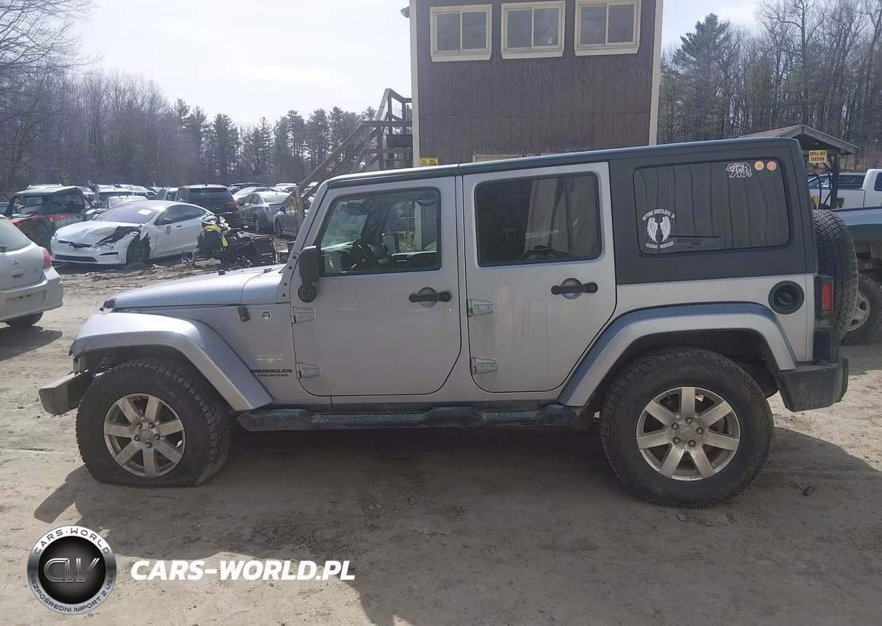 2013 Jeep Wrangler Unlimited Sahara VIN:1C4BJWEG5DL585435 - 14