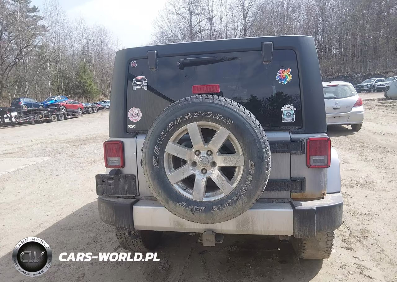 2013 Jeep Wrangler Unlimited Sahara VIN:1C4BJWEG5DL585435 - 16