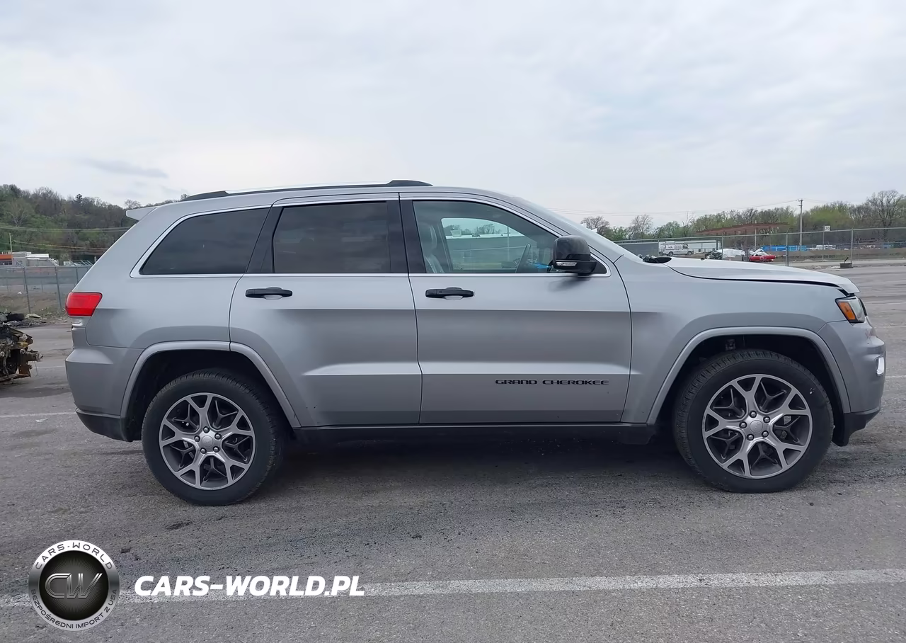 2018 Jeep Grand Cherokee Sterling Edition 4X4 VIN:1C4RJFBG6JC222687 - 13