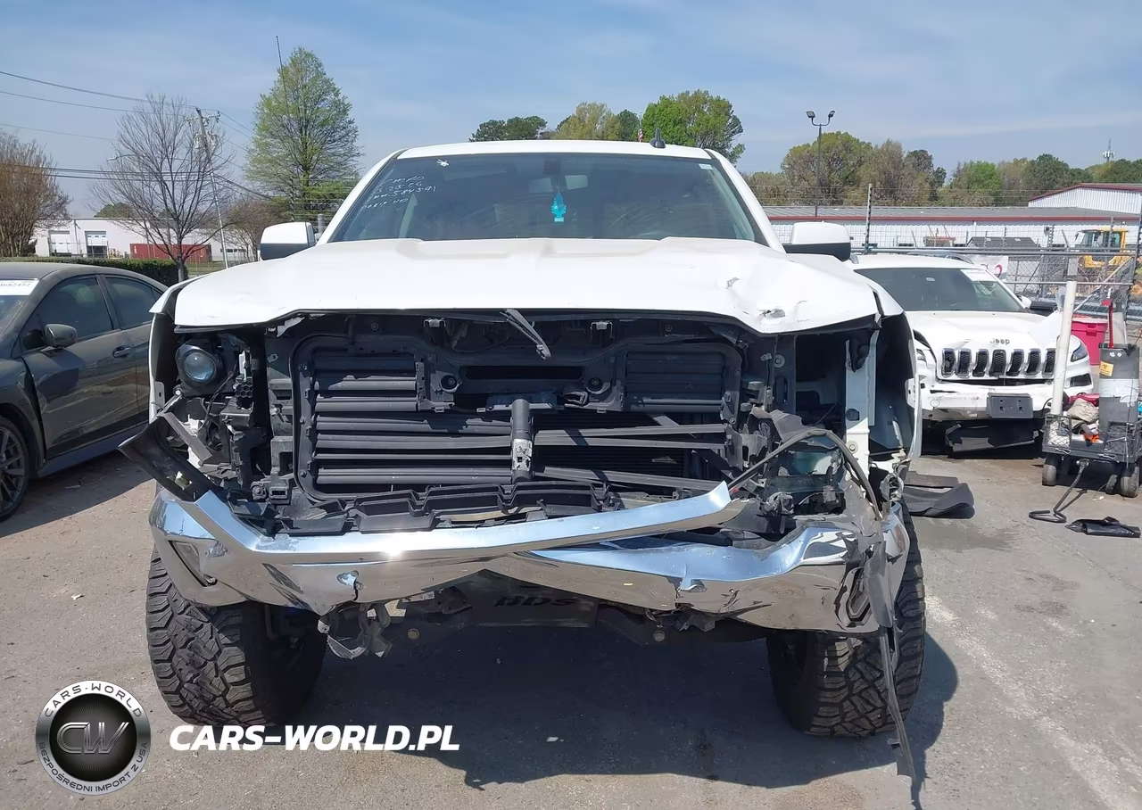 2018 Chevrolet Silverado 1500 1Lt VIN:3GCUKREC7JG584591 - 11