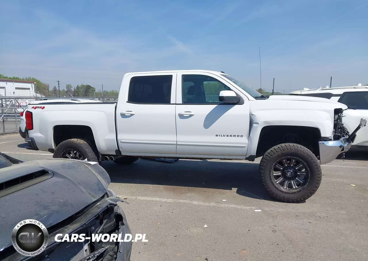 2018 Chevrolet Silverado 1500 1Lt VIN:3GCUKREC7JG584591 - 12