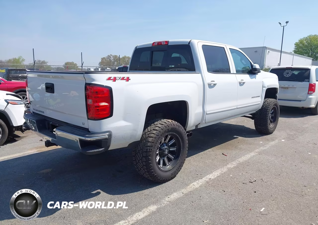 2018 Chevrolet Silverado 1500 1Lt VIN:3GCUKREC7JG584591 - 4
