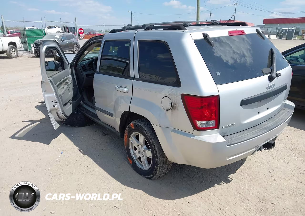 2007 Jeep Grand Cherokee Laredo VIN:1J8HS48P17C591320 - 3