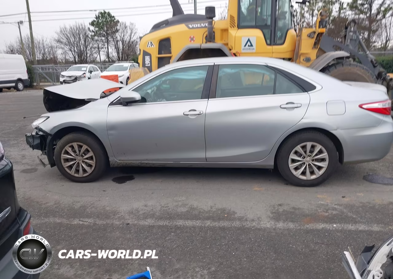 2015 Toyota Camry Le VIN:4T4BF1FK4FR472369 - 14