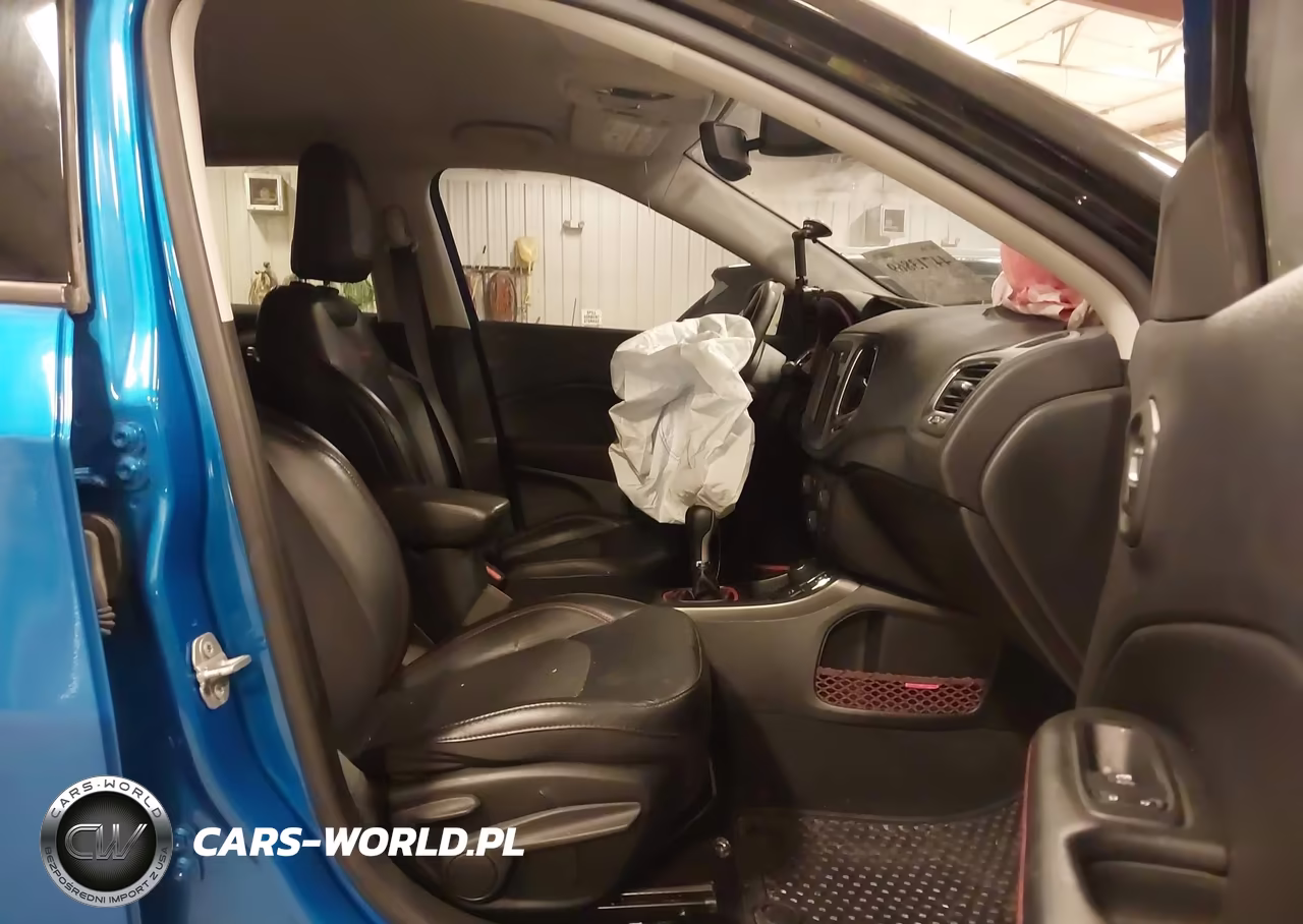 2019 Jeep Compass Trailhawk 4X4 VIN:3C4NJDDB0KT709877 - 5