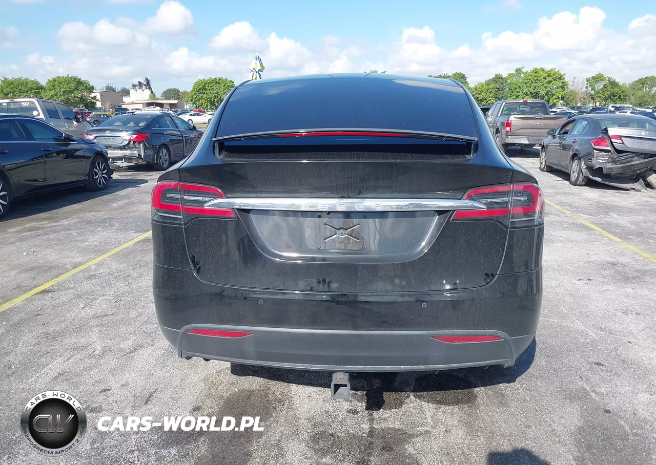 2018 Tesla Model X VIN:5YJXCBE29JF128607 - 17