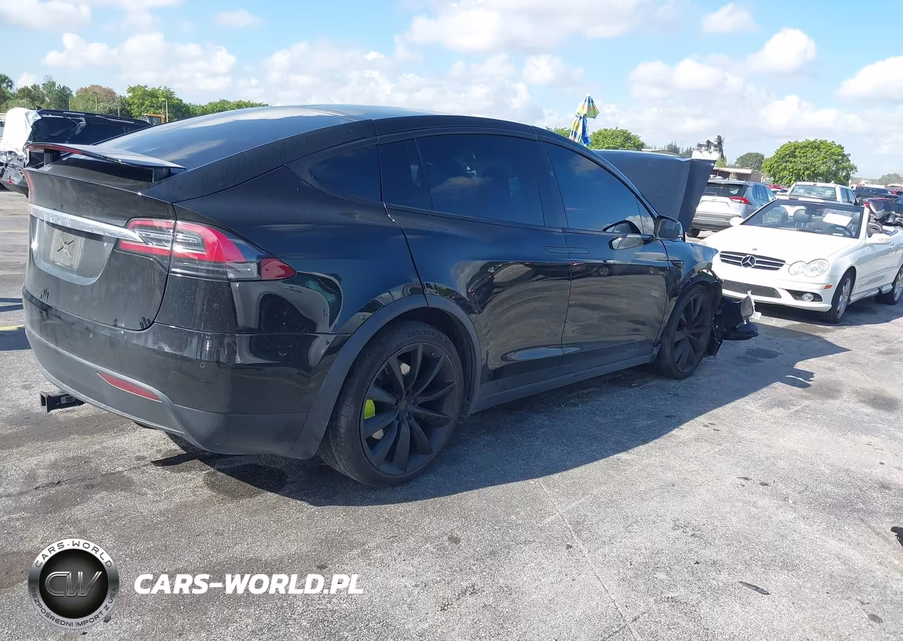 2018 Tesla Model X VIN:5YJXCBE29JF128607 - 4