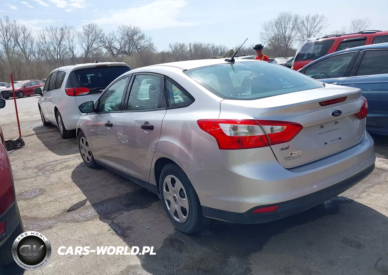 2014 Ford Focus S VIN:1FADP3E22EL168775 - 3