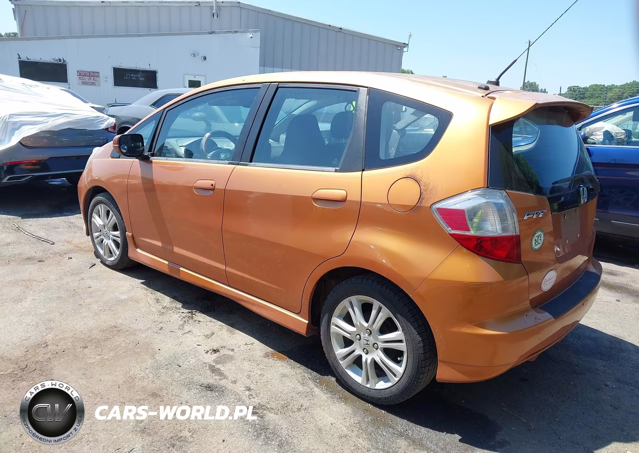 2011 Honda Fit Sport VIN:JHMGE8G52BS006906 - 3