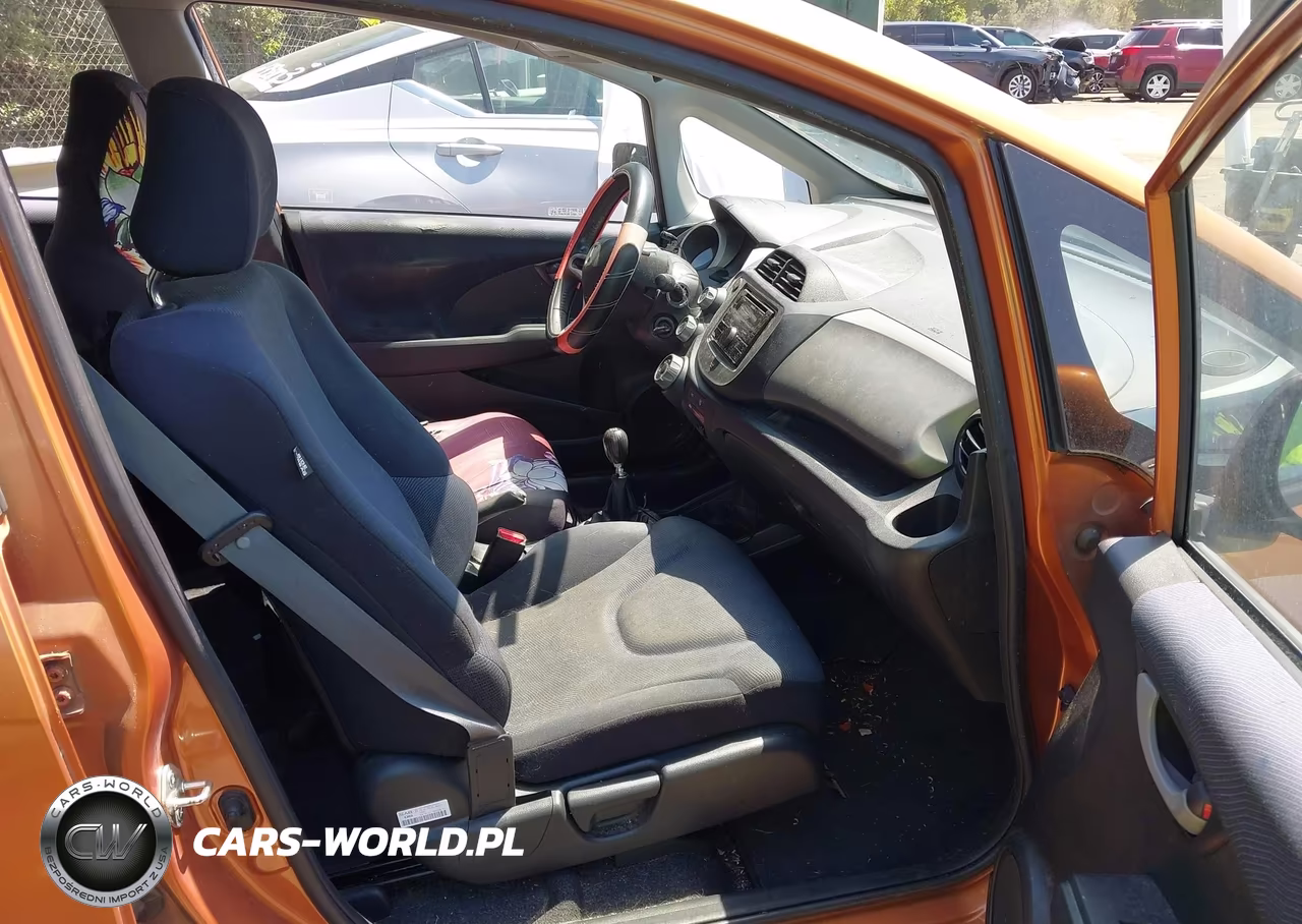 2011 Honda Fit Sport VIN:JHMGE8G52BS006906 - 5