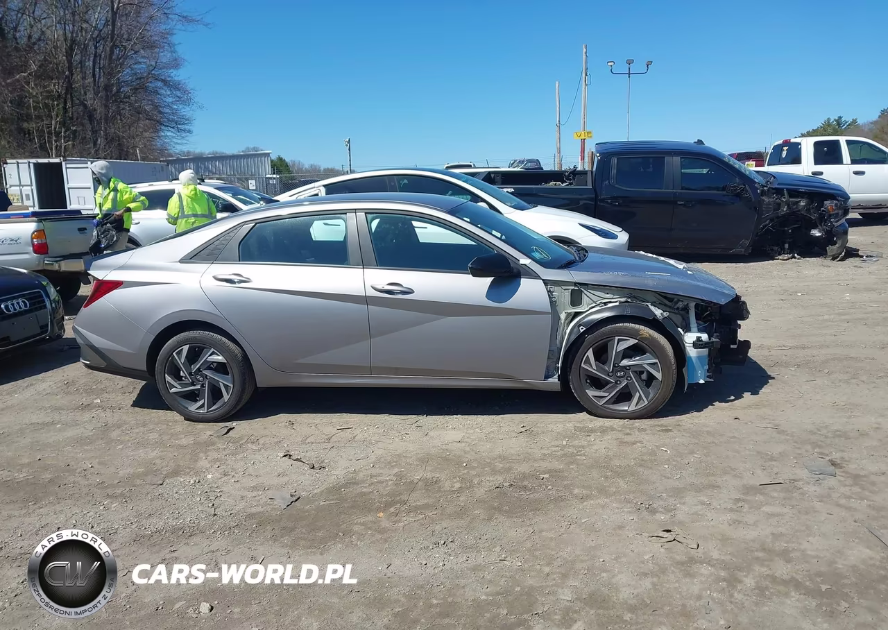 2025 Hyundai Elantra Sel Sport VIN:KMHLM4DG4SU884385 - 13