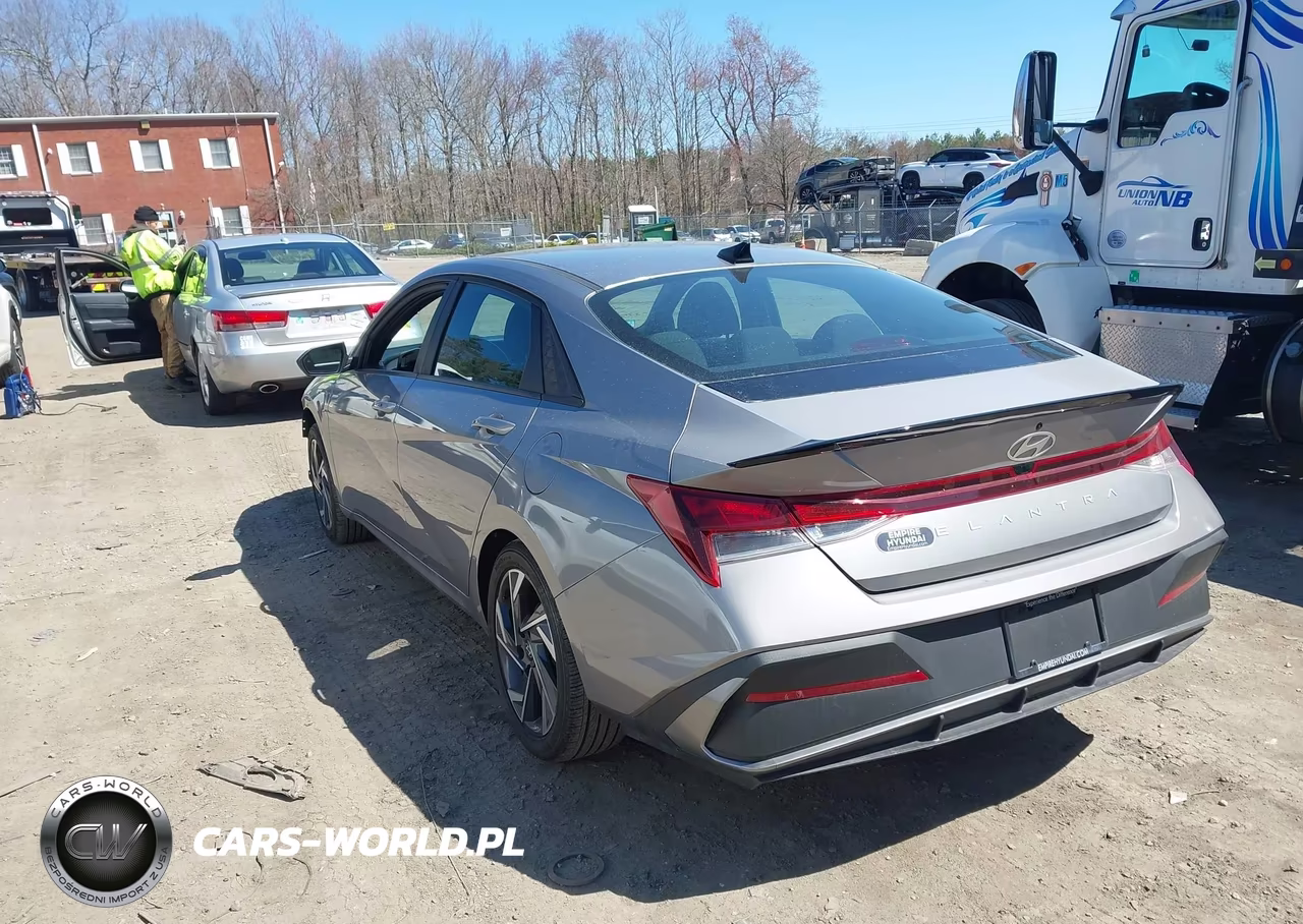 2025 Hyundai Elantra Sel Sport VIN:KMHLM4DG4SU884385 - 3
