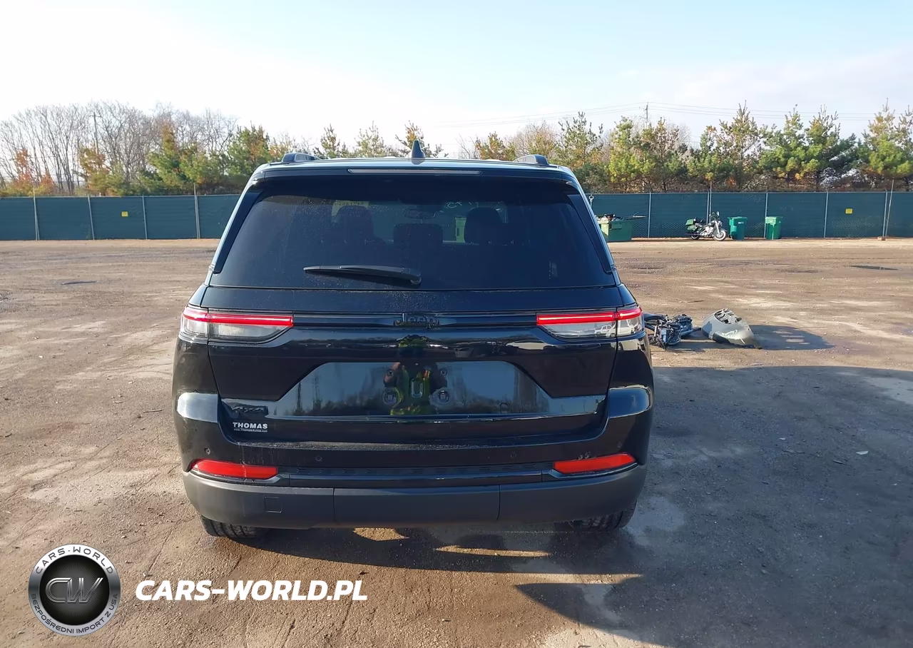 2024 Jeep Grand Cherokee Altitude 4X4 VIN:1C4RJHAG2RC244288 - 17