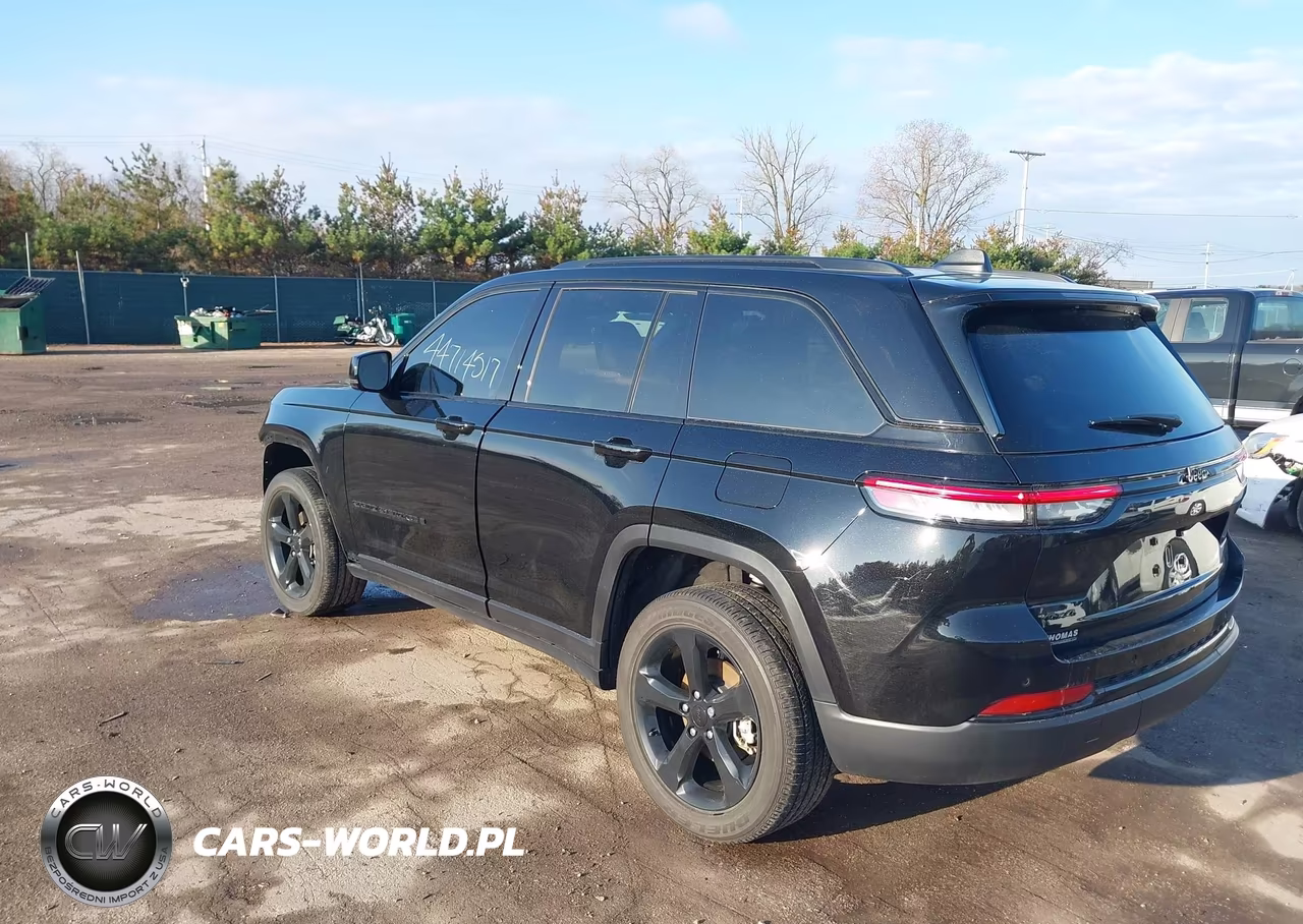 2024 Jeep Grand Cherokee Altitude 4X4 VIN:1C4RJHAG2RC244288 - 3