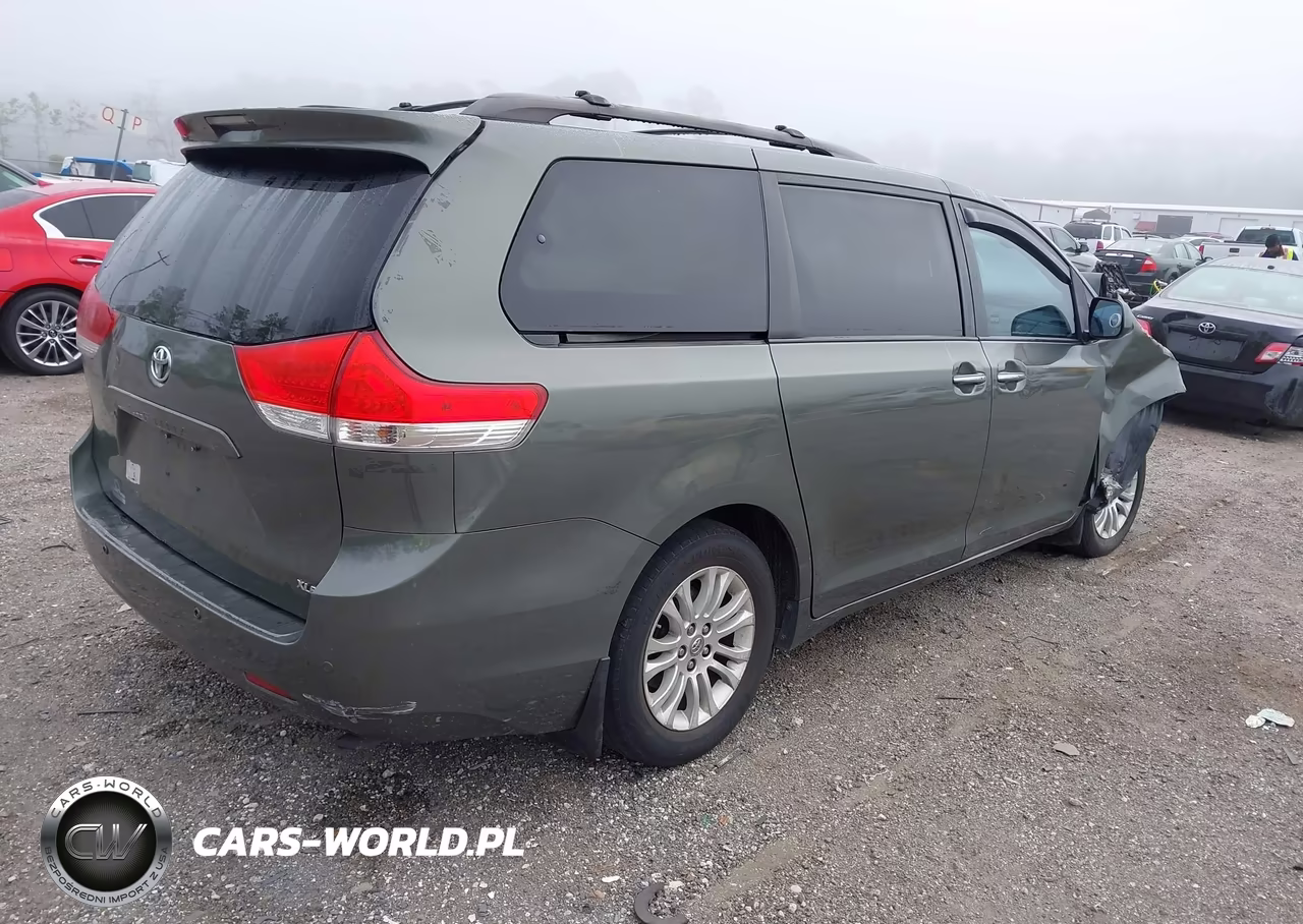 2011 Toyota Sienna Xle VIN:5TDYK3DC8BS172733 - 4