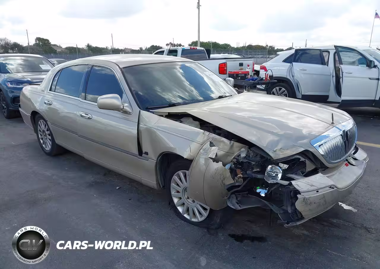 2005 Lincoln Town Car Signature